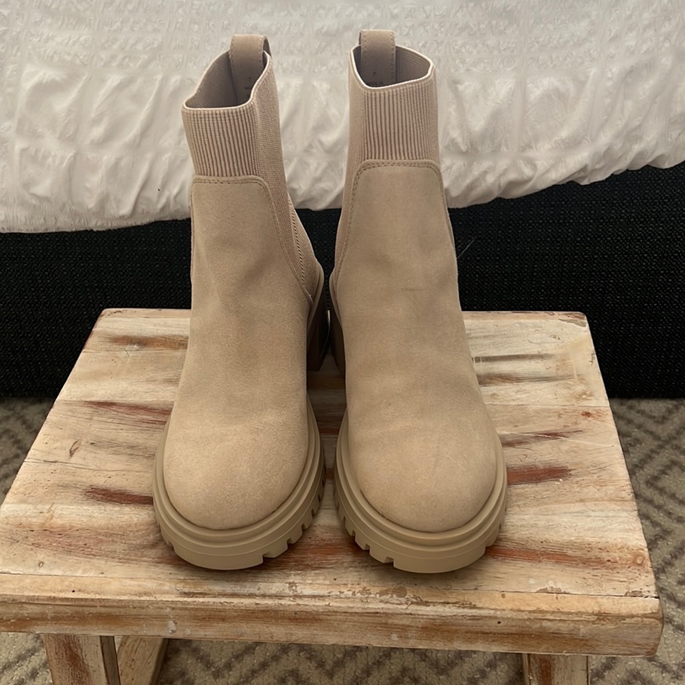 Steve Madden boots brand new never worn 7 womens